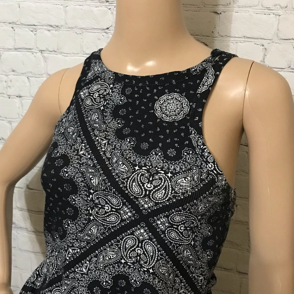 *CLEARANCE* Ribbed Halter Top - Picture 4 of 8
